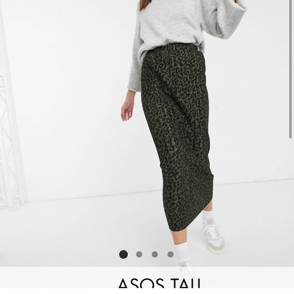 ASOS DESIGN Tall plisse column midi skirt in green
leopard print
